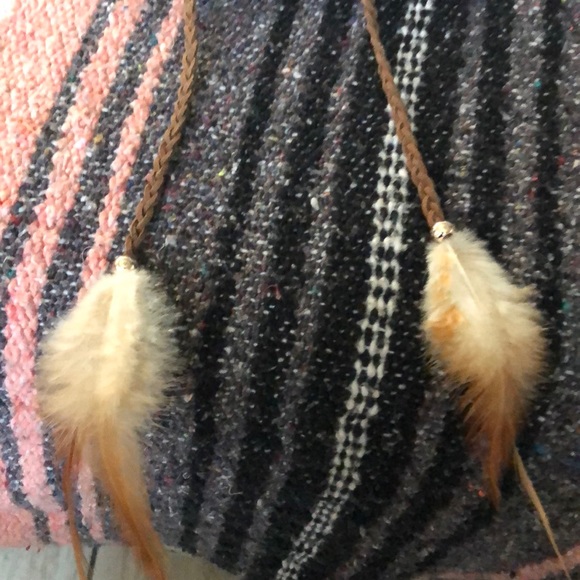 Feathers hat - Picture 2 of 3